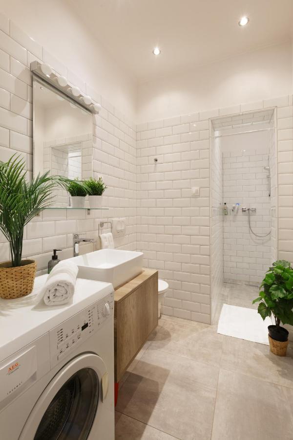 Red Dot Two - New Unit In The Heart Of Party Town Apartman Budapest Kültér fotó