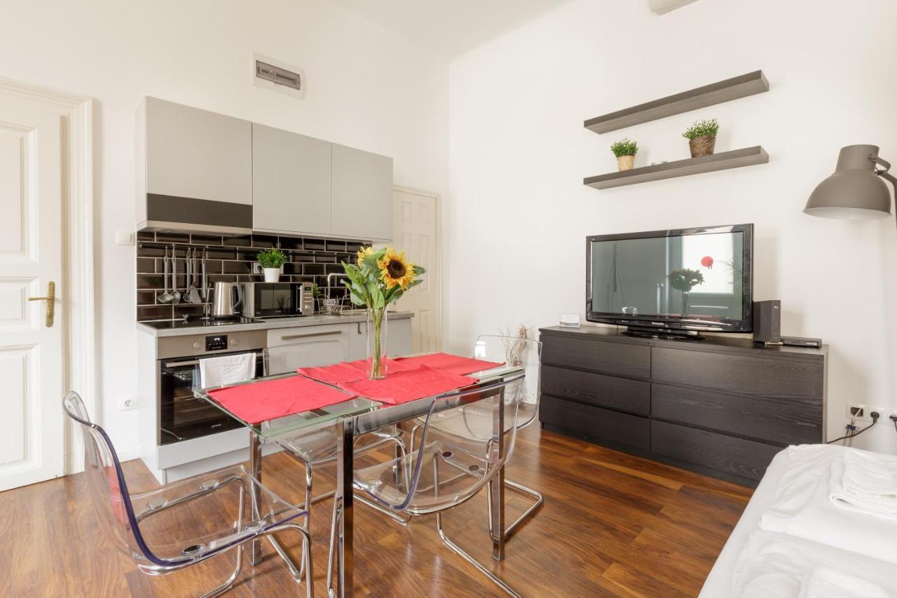 Red Dot Two - New Unit In The Heart Of Party Town Apartman Budapest Kültér fotó