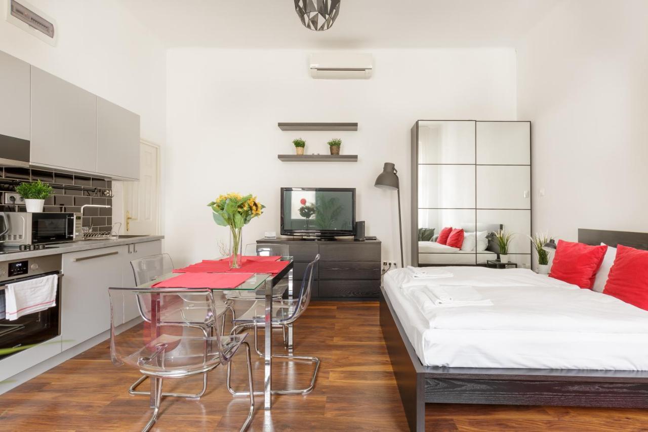Red Dot Two - New Unit In The Heart Of Party Town Apartman Budapest Kültér fotó