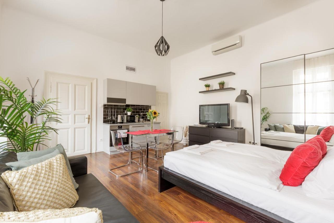 Red Dot Two - New Unit In The Heart Of Party Town Apartman Budapest Kültér fotó