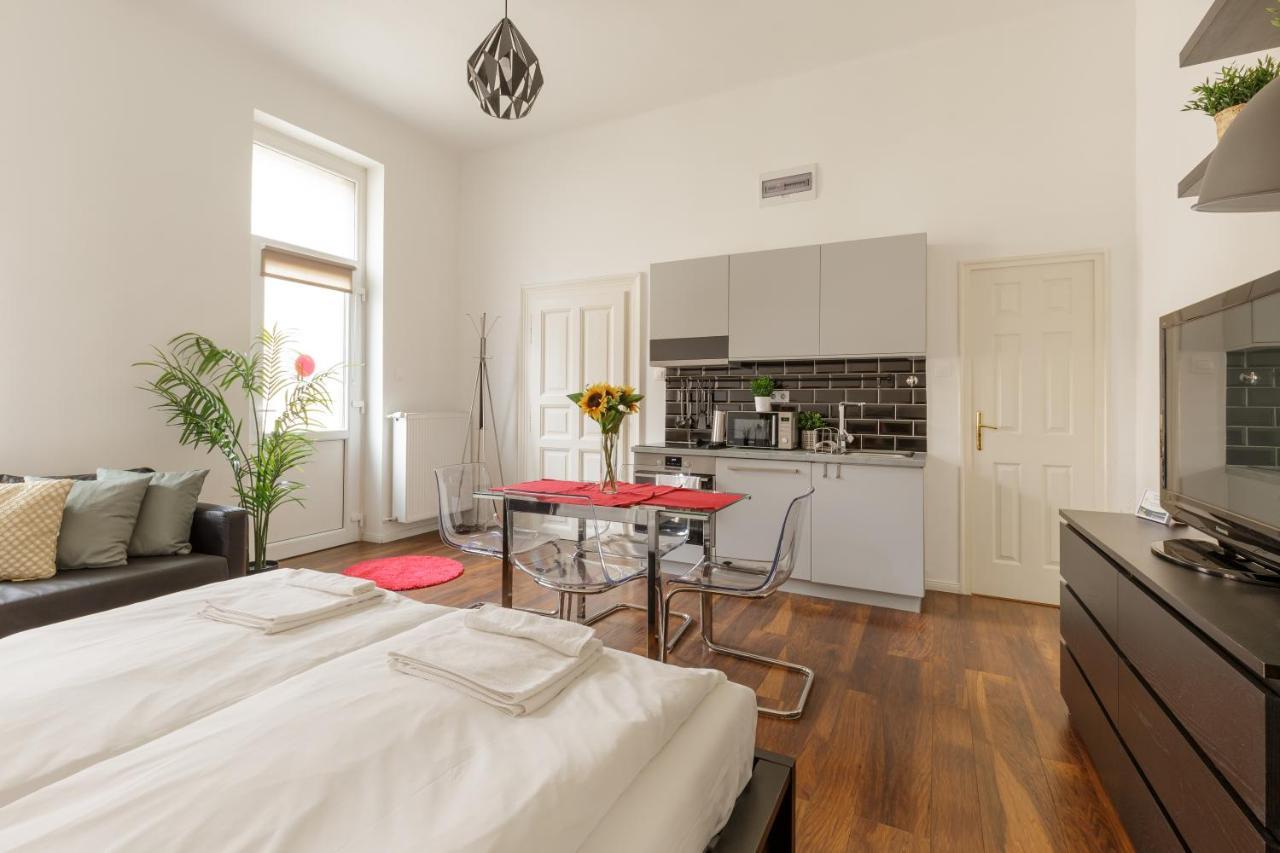Red Dot Two - New Unit In The Heart Of Party Town Apartman Budapest Kültér fotó